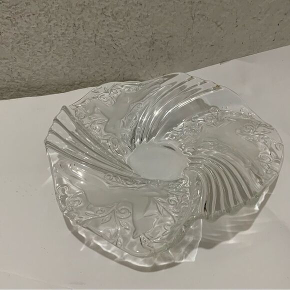 MIKASA CHRISTMAS MEDLEY FROSTED/CLEAR CRYSTAL BON BON/CANDY PLATE/DISH. 9”X 2”G9 - Picture 7 of 10